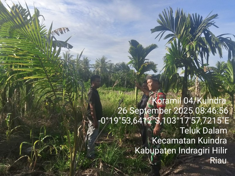 Patroli Tapal Batas: Babinsa Koramil 04/Kdr Tingkatkan Kesadaran Masyarakat akan Pentingnya Menjaga Lingkungan