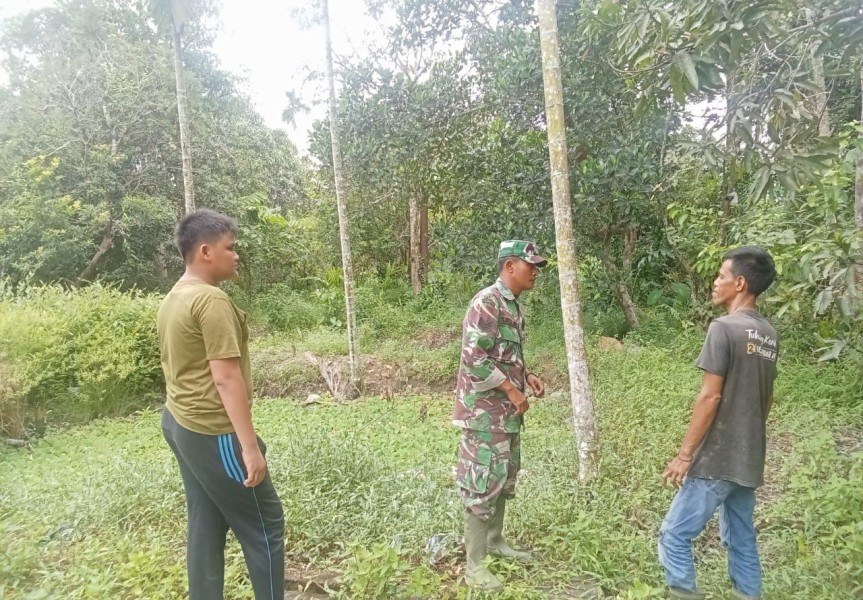 Babinsa Serka Syamsu Rizal Nst Laksanakan Patroli Karhutla untuk Mencegah Kebakaran Hutan