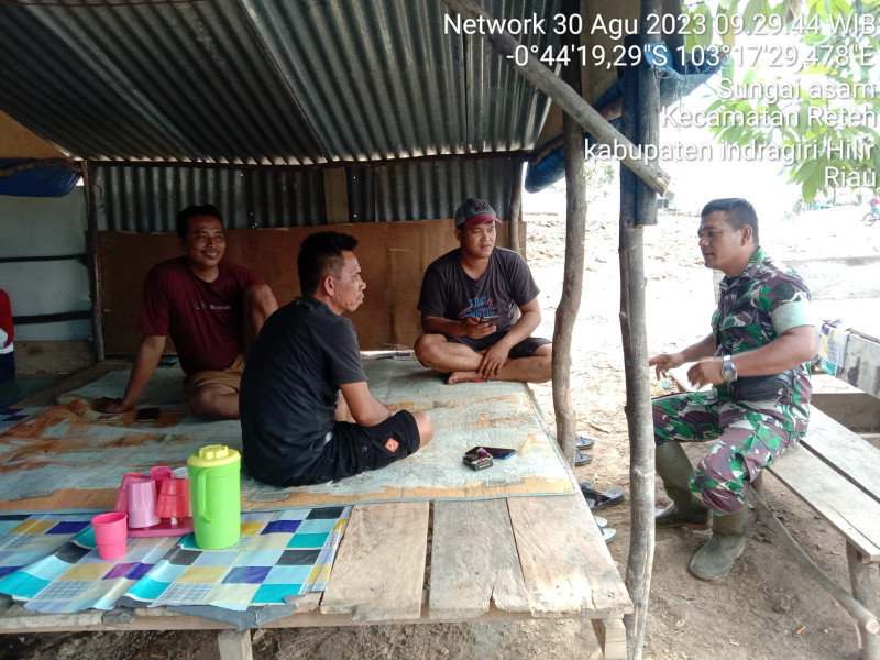 Jaga Keamanan, Koramil 07/Reteh Saling Bantu Membantu Di Wilayah Demi Kenyamanan