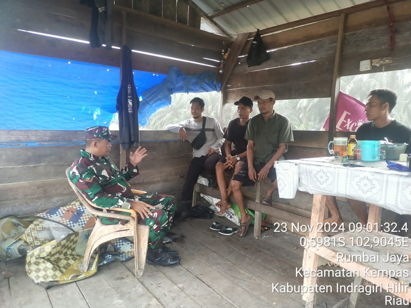 Sambut Pilkada Serentak 2024, Babinsa Koramil 03/Tpl Ajak Tokoh Pemuda Jaga Kondusifitas