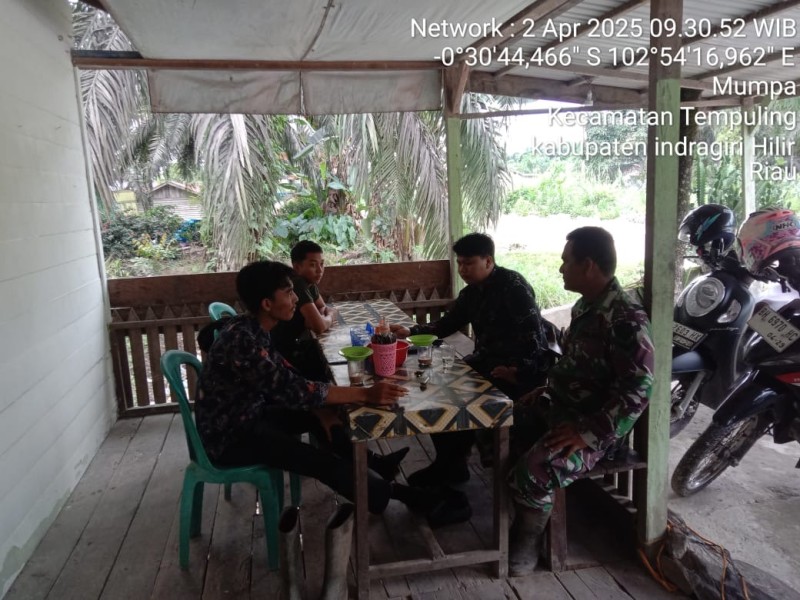 Babinsa Koramil 03/Tpl Silaturahmi Dengan Warga di Hari Lebaran