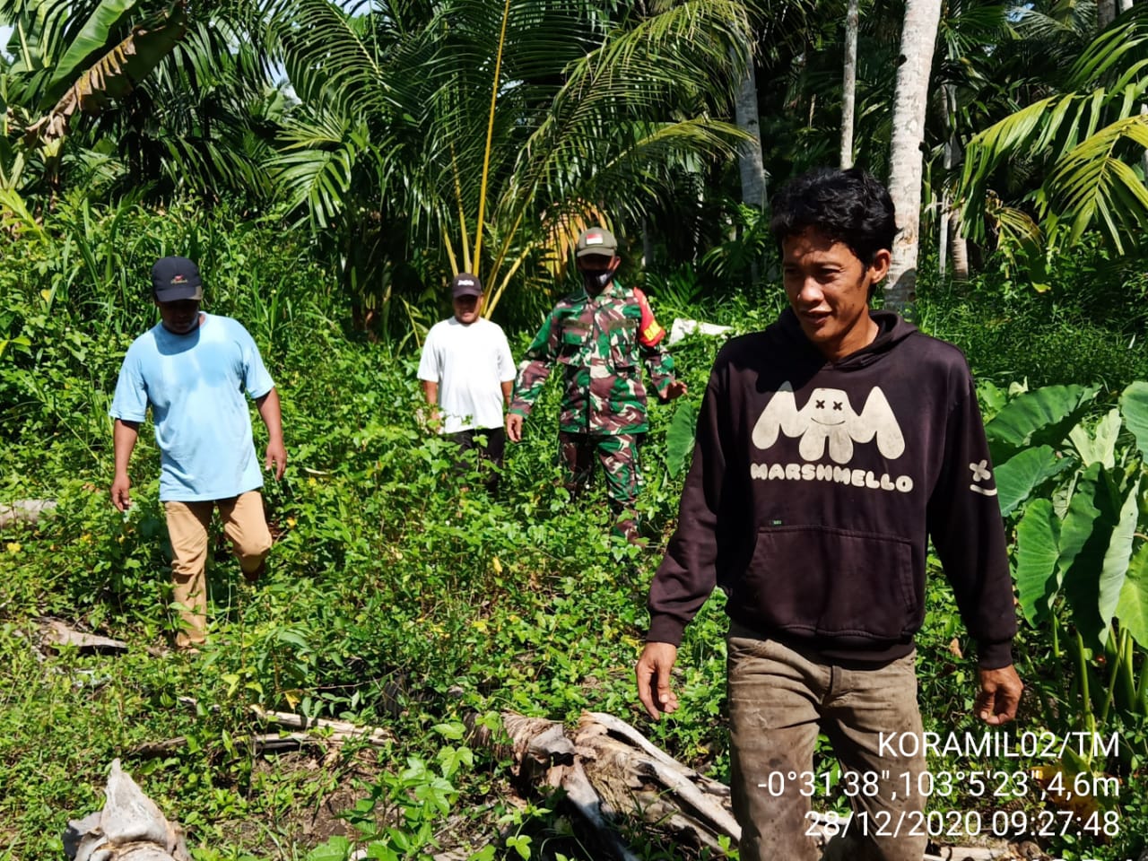 Lakukan Patroli Karhutla di Pengalihan Enok, Ini Pesan Babinsa Koramil 02/Tanah Merah