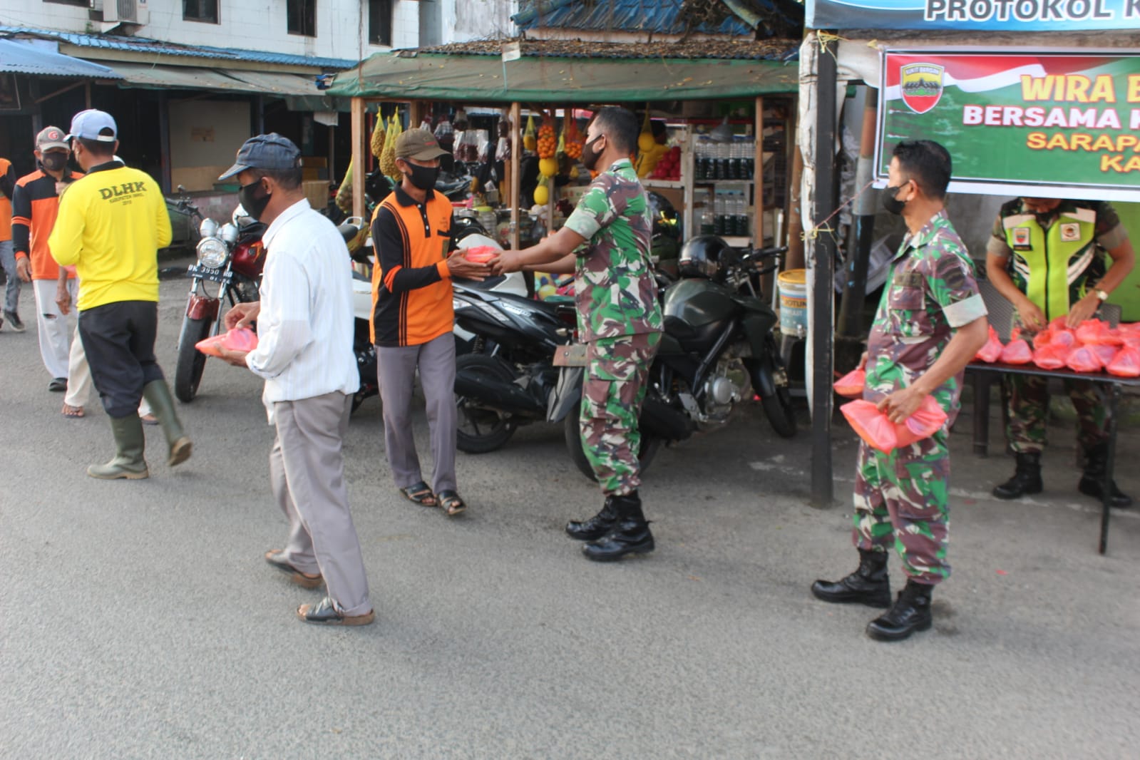 Kodim 0314/lnhil Berbagi Jumat Berkah Sebagai Bentuk Peduli Kepada Sesama