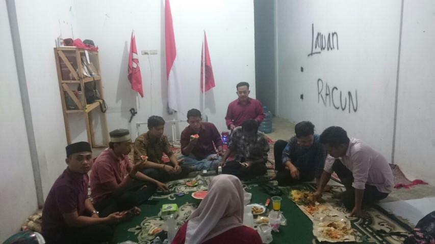 Resmikan Sekretariat GMNI se UIN Suska Riau, Para Kader Lakukan Buka Bersama dan Shalat Berjamaah