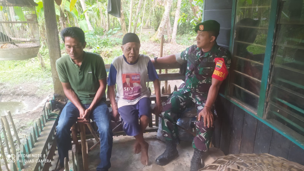 Babinsa Koramil 07/Reteh Perkuat Kekompakan Dengan Masyarakat