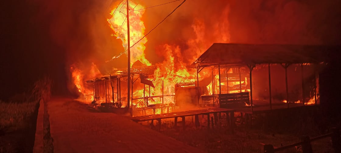 Malam Ramadhan, Api Hanguskan 3 Unit Rumah di Teluk Belengkong Inhil 