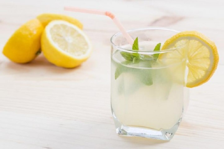 Benarkah Minum Air Lemon Dingin Turunkan Berat Badan? Simak 5 Fakta Ini