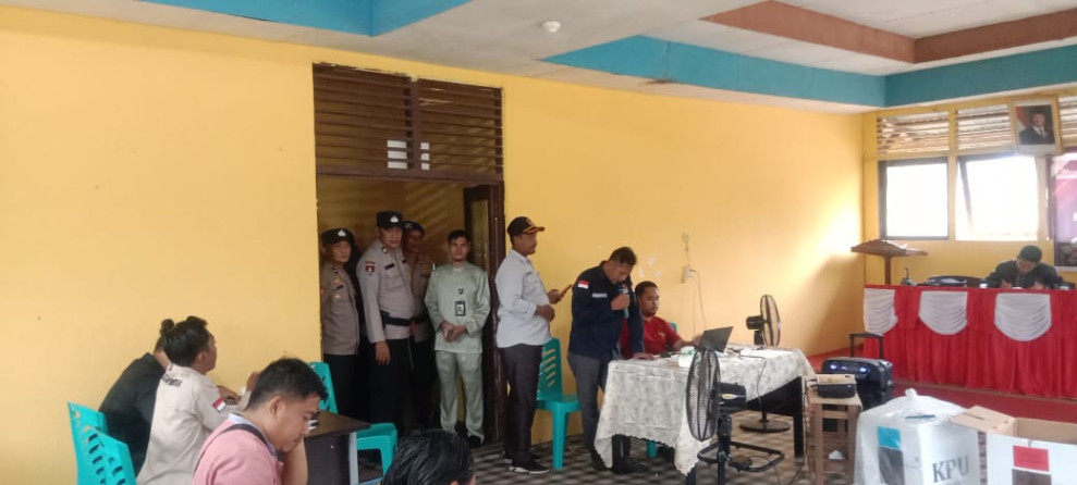 Kapolsek Pelangiran  Pimpin Pengamanan Rapat Pleno PPK