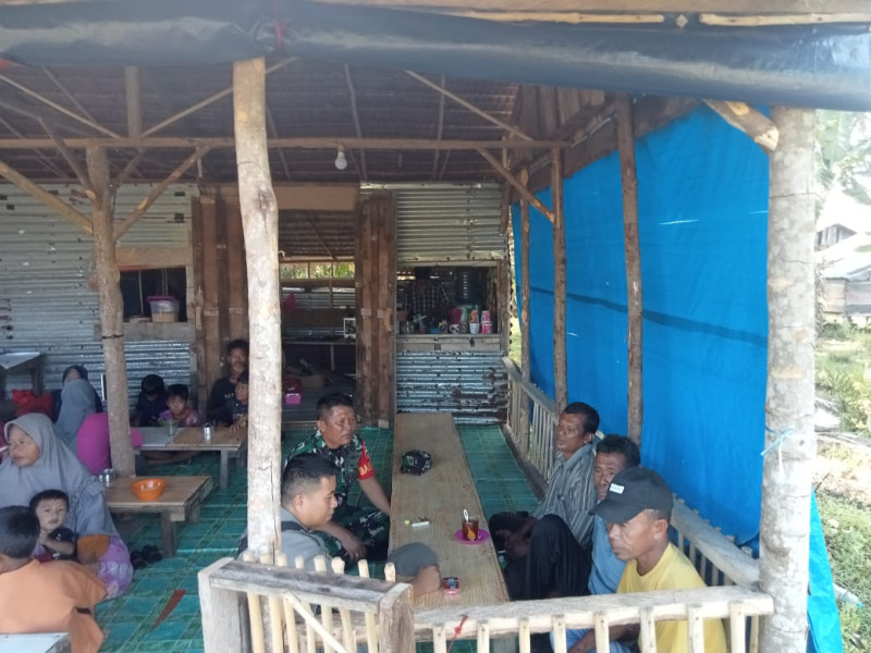 Babinsa 03/Tpl Pantau Wilayah Sekaligus Komsos Dengan Warga Binaan