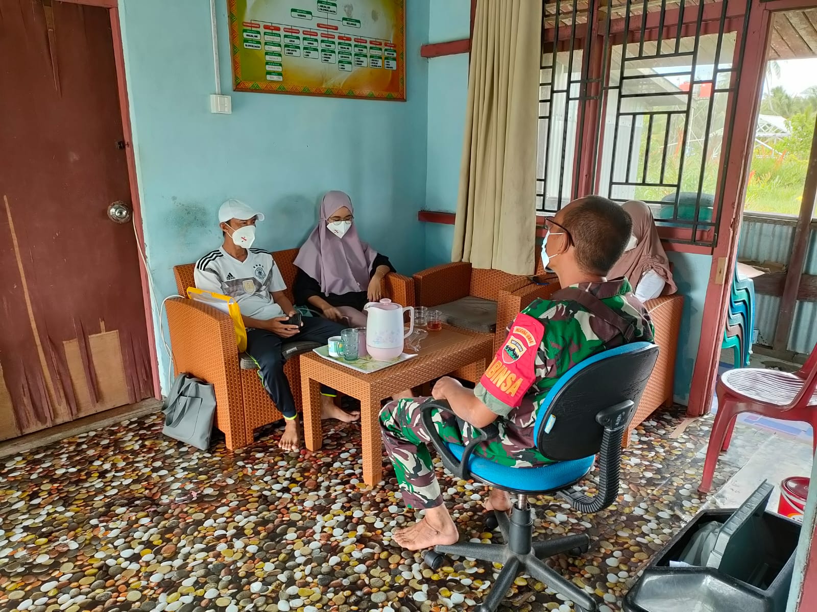 Babinsa Koramil 04/Kuindra Rutin Lakukan Komsos di Desa Sungai Berapit