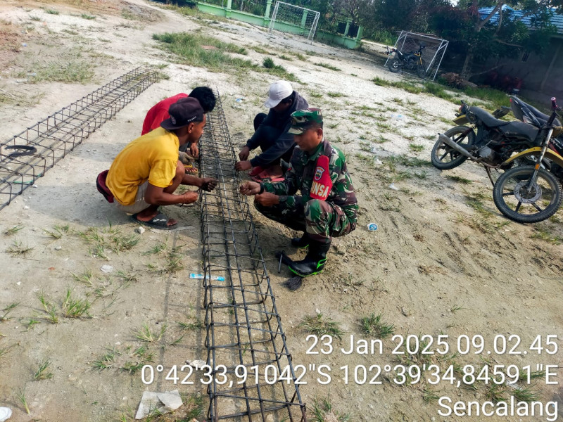 Komsos Babinsa Koramil 09/Kemuning: Membangun Hubungan yang Harmonis antara TNI dan Masyarakat