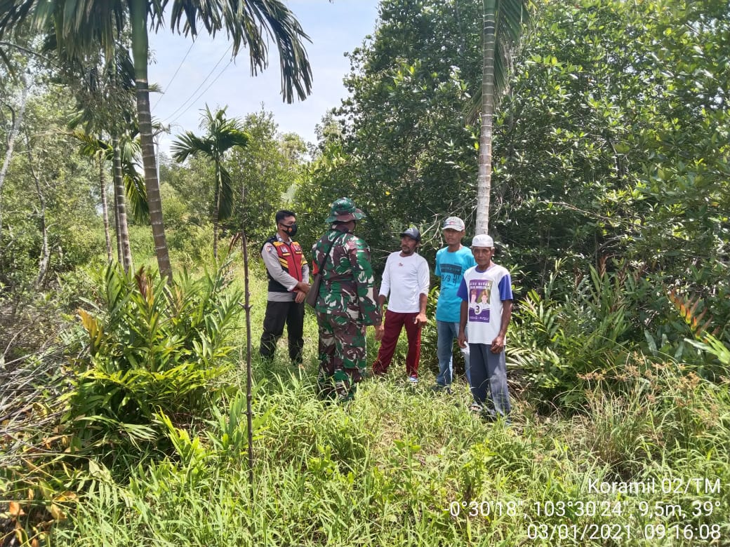 Lakukan Patroli dan Sosialisasi Karhutla di Sungai Laut, Ini Pesan Babinsa Koramil 02/Tanah Merah
