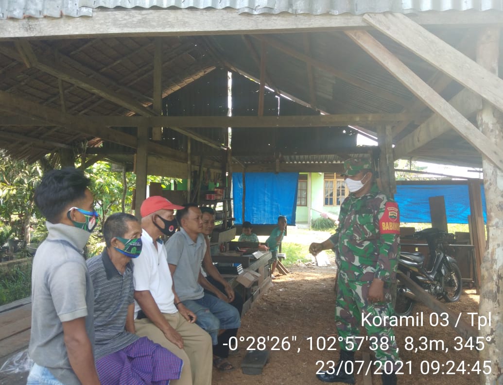 Melalui Komsos Babinsa 03/Tempuling Rutin Himbau Tetap Terapkan Prokes
