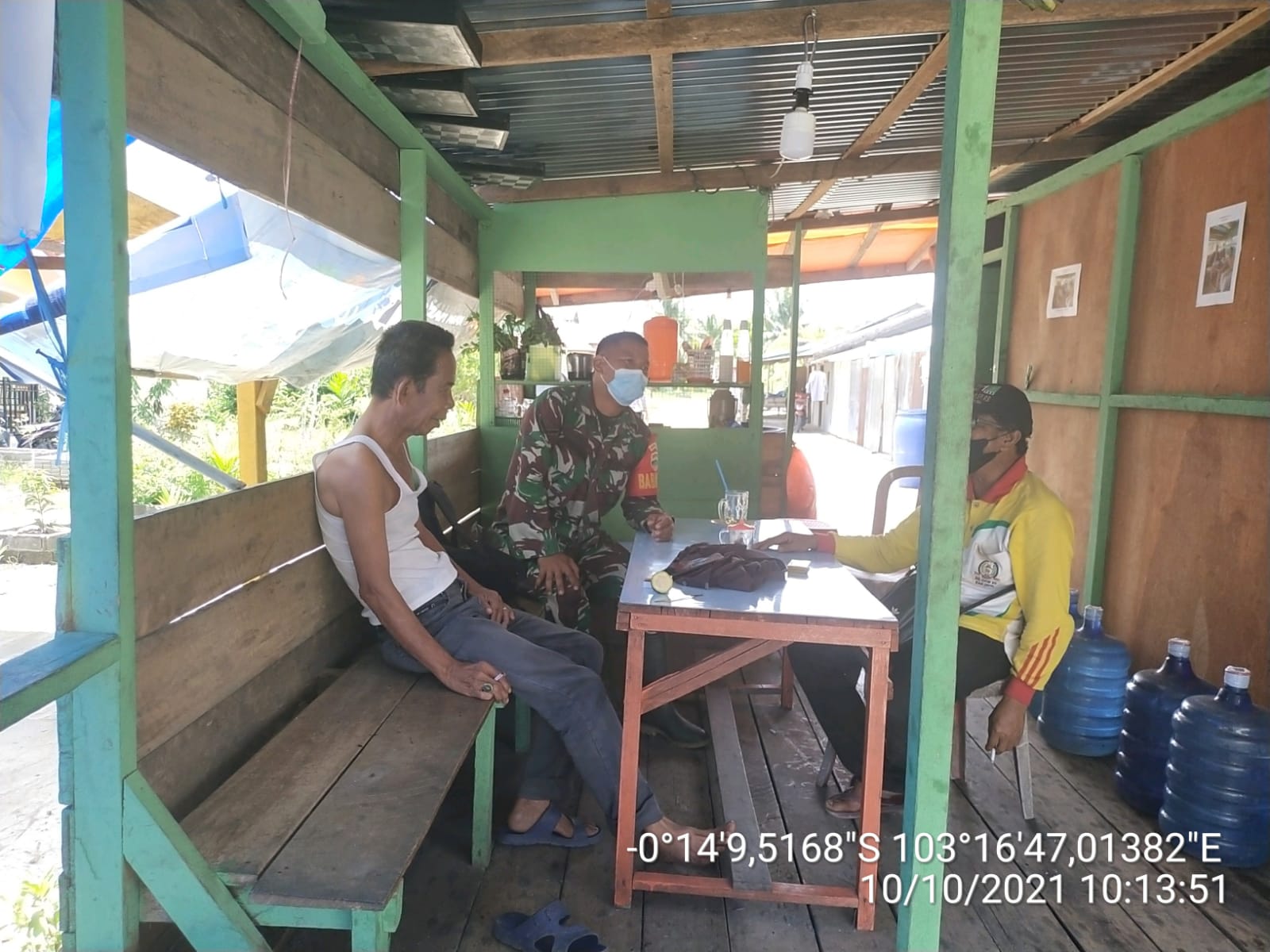 Bercengkrama dengan Masyarakat, Babinsa Koramil 12/Batang Tuaka Sampaikan Tentang ini