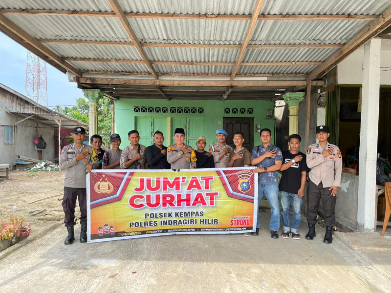 Kapolsek Kempas Sampaikan Himbauan Pilkada Damai 2024 melalui Jumat Curhat