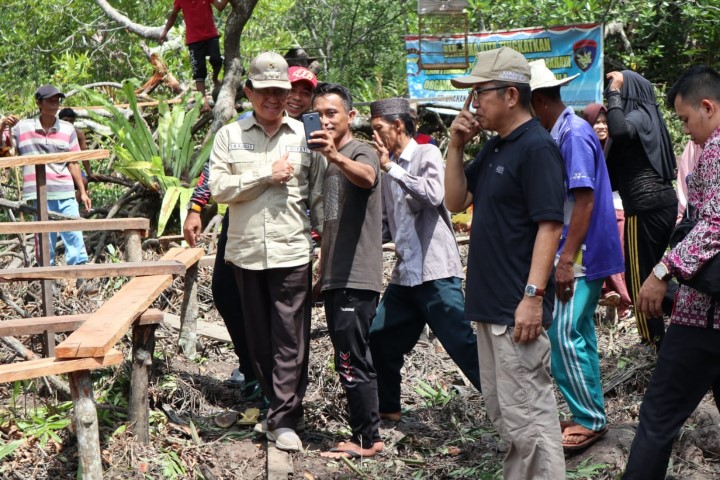 Bupati Wardan Resmikan Parit Basirah, Sapat Menjadi Kampung Nelayan