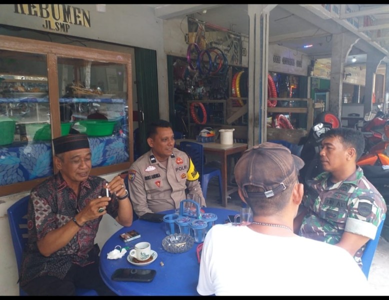 Babinsa Koramil 07/RTH Laksanakan Komsos dengan Tokoh Masyarakat Desa Pulau Kijang