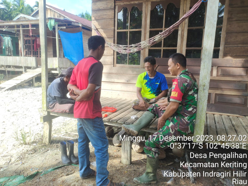 Terkait Pemilu, Babinsa Koramil 09/Kmg Bersama Masyarakat Terus Mencari Informasi Wilayah