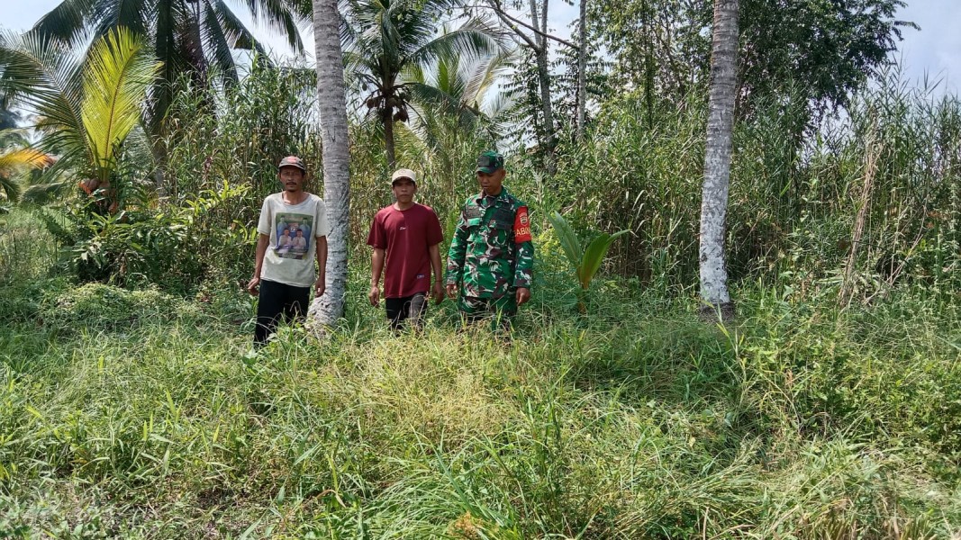 Babinsa Koramil 07/Reteh Rutin Himbau Warga Untuk Tidak Membakar Lahan