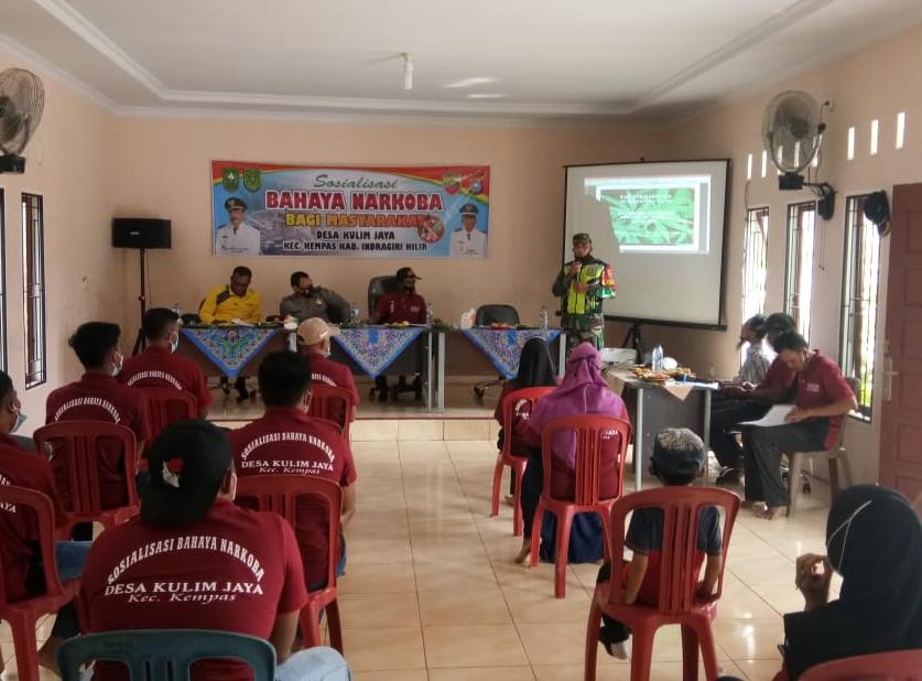 Selamatkan Generasi Muda, Babinsa 03/Tempuling dan Polri Berikan Penyuluhan Bahaya Narkoba