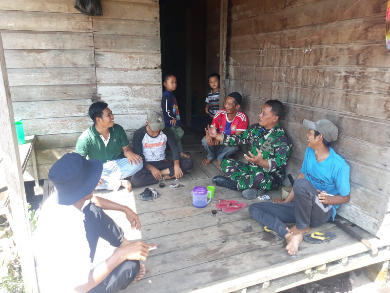 Tingkatkan Sinergitas Melalui Komsos Bersama  Babinsa Koramil 05/GAS Serma Sasmito