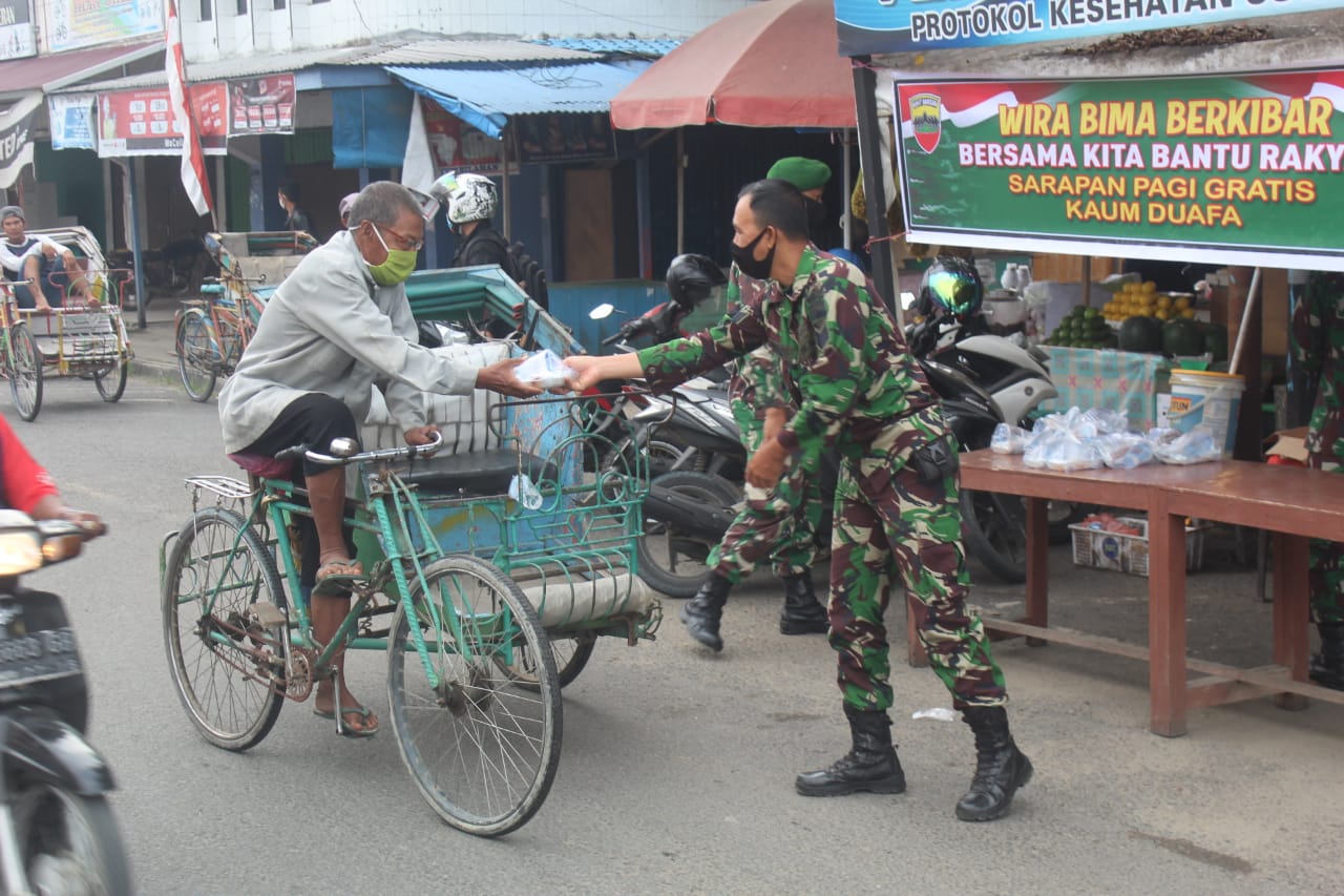 Kodim 0314/Inhil Sediakan Sarapan Gratis di Pasar Air Mancur Tembilahan