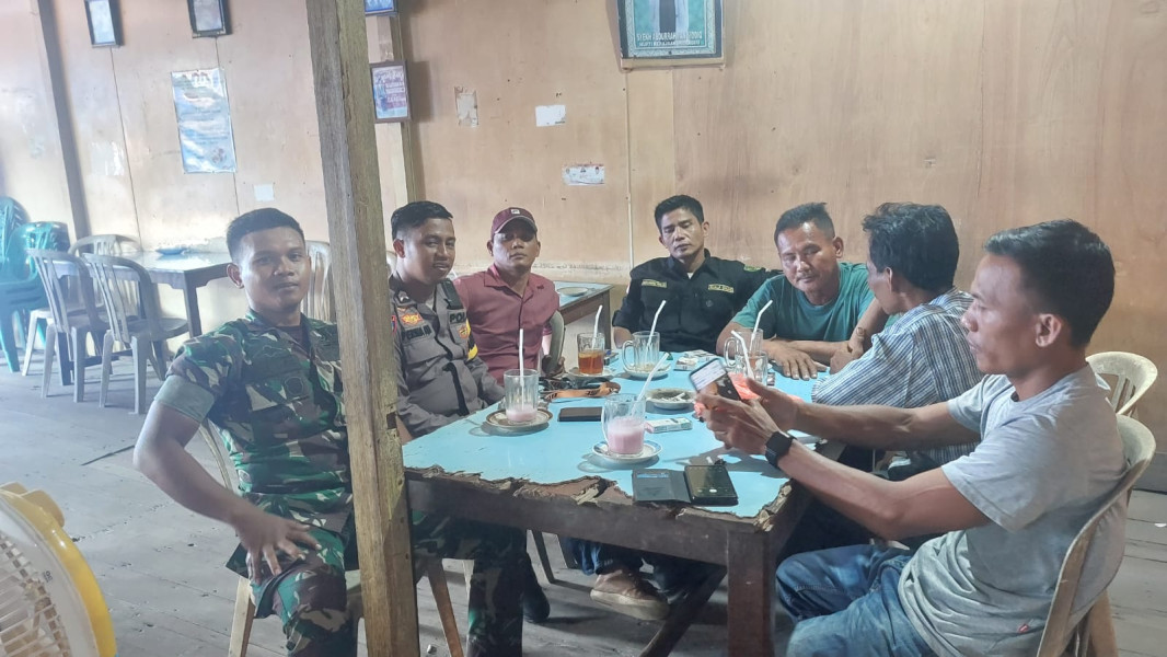 Babinsa koramil 05/Gas Pratu Abd. Hafis Sitorus Aktif Laksanakan Komsos  Di Desa Binaan