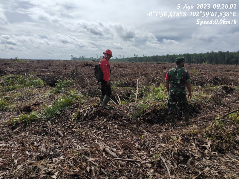 Kopda Chandra Manto Rutin Laksanakan Patroli di Lahan Terbuka Dan Semak Belukar Di Wilalayah Rawan Karlahut