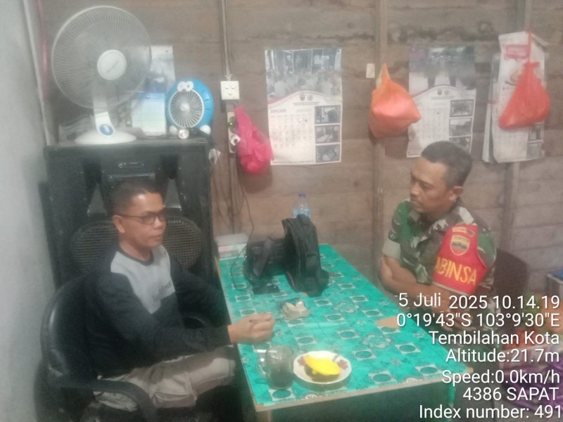 Babinsa Koramil 04/Kuindra: Jaga Silaturahmi dan Keakraban dengan Masyarakat