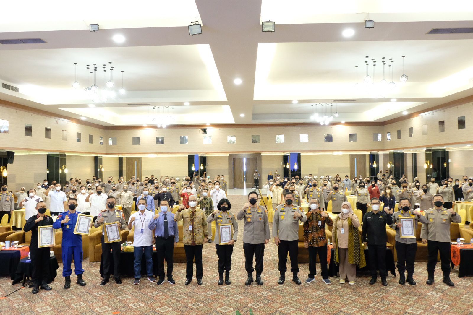Pimpin Apel Akbar Bhabinkamtibmas, Polda Riau Berikan Penghargaan 36 Anggota