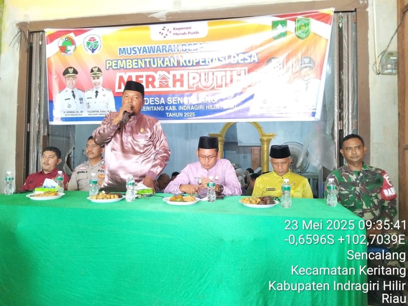 Babinsa Koramil 09/Kemuning Ikuti Rapat Pembentukan Koperasi Merah Putih Desa Sencalang Berlangsung Lancar