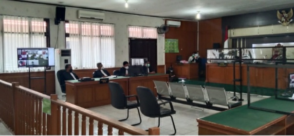 Mursini Jalani Sidang Perdana di Pengadilan Negeri Tipikor Pekanbaru