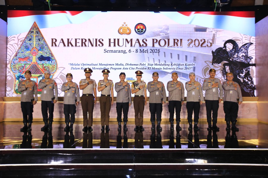 Kabidhumas Polda Kepri Raih Penghargaan Peserta Terbaik Dalam Pelatihan Media Handling Di Rakernis Humas Polri Tahun 2025 Kabidhumas Polda Kepri Raih Penghargaan Peserta Terbaik Dalam Pelatihan Media Handling Di Rakernis Humas Polri Tahun 2025