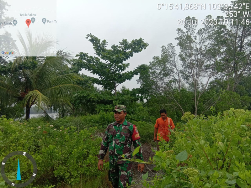 Babinsa Koramil 10/Pelangiran Tidak Bosan-bosannya Melihat Lahan dan Hutan Sekaligus Patroli Rutin