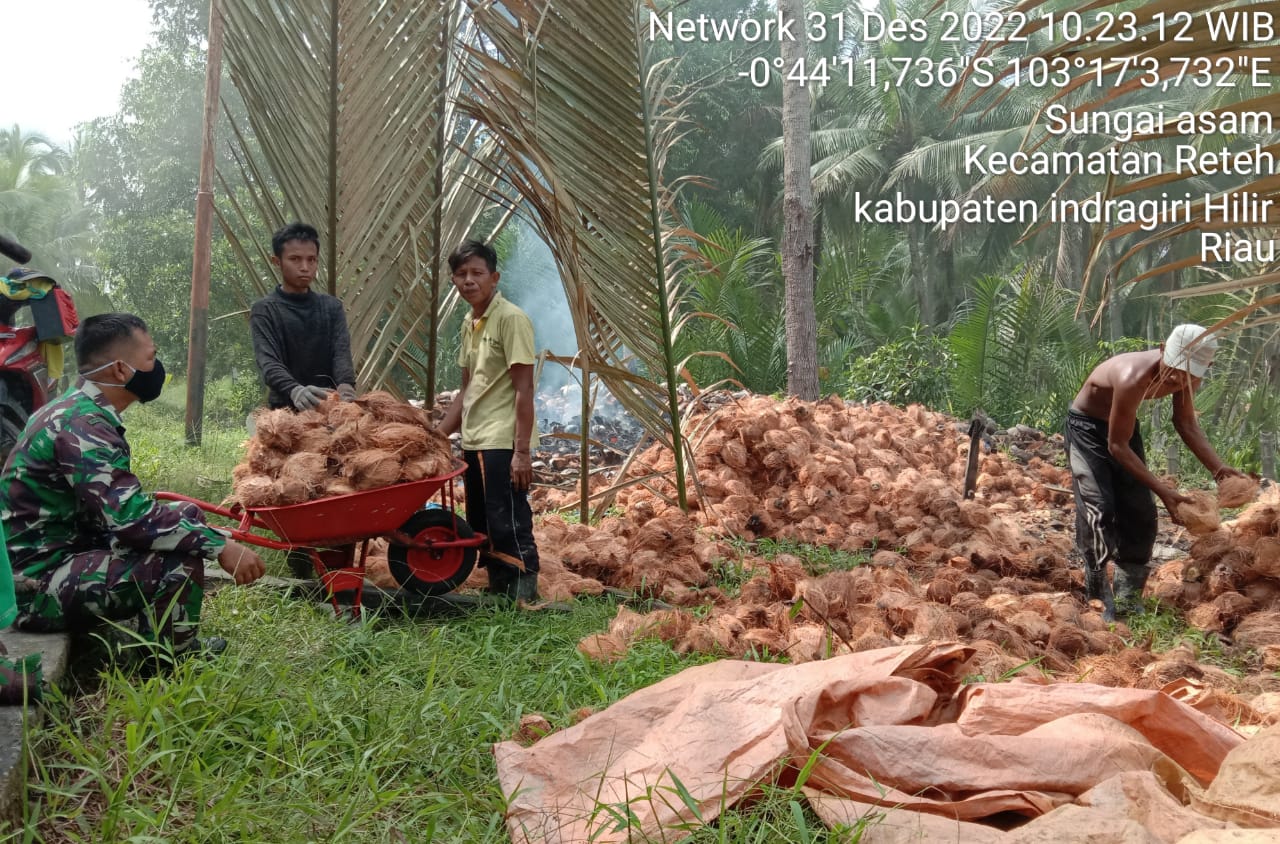 Babinsa Koramil 07/Reteh Himbau Masyarakat Untuk Mempertahankan Perekonomian