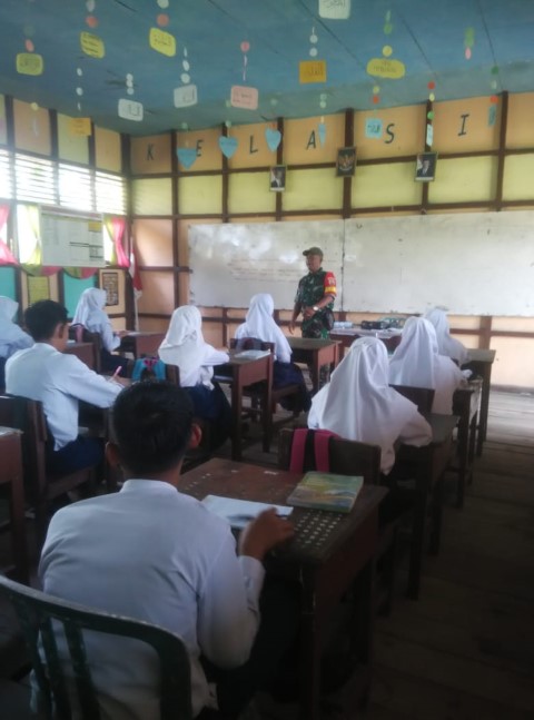 Serma Darattoni Berikan Arahan Tentang Wasbang di SAMN 1 Gaung