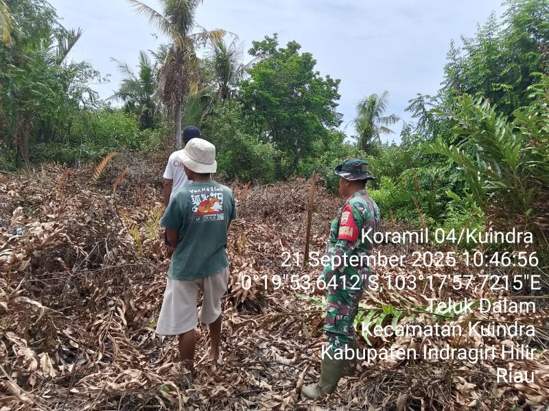 Babinsa Koramil 04/KDR: Patroli Tapal Batas untuk Menjaga Lingkungan dan Keamanan