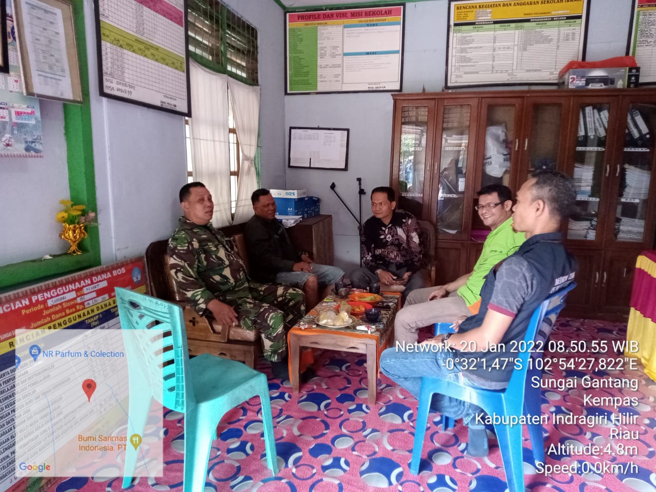 Babinsa Koramil 03/Tempuling Komsos Dengan Apdes Dan Komponen Masyarakat