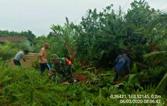 Jumat Bersih, Babinsa Koramil 04/Kuindra Lakukan Goro Bersama Warga Binaan Jumat Bersih, Babinsa Koramil 04/Kuindra Lakukan Goro Bersama Warga Binaan