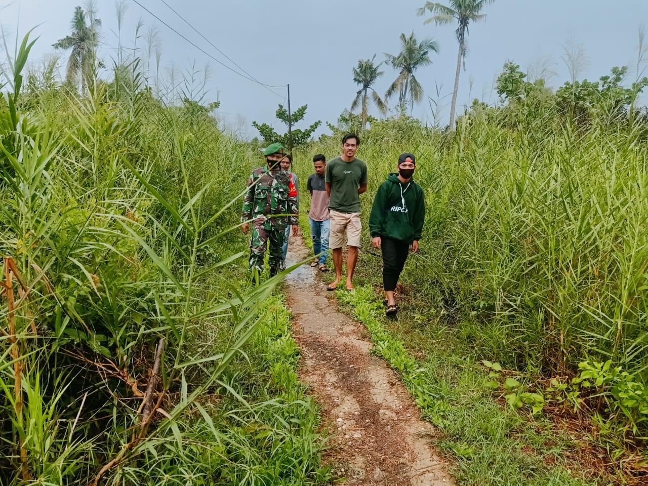 Babinsa Sertu JM Siallagan Lakukan Pemantauan Lokasi dan Antisipasi Dini Karhutla