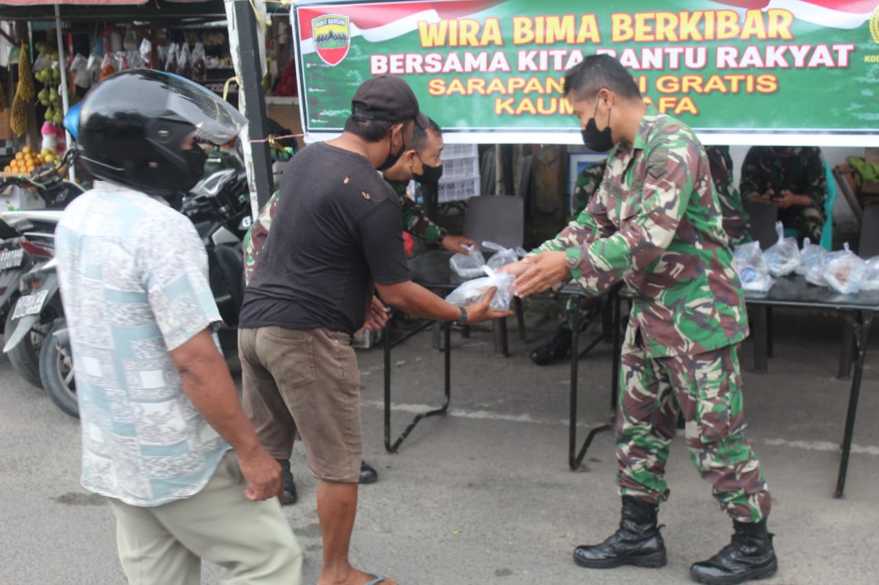 Lagi, Kodim 0314/Inhil Bagikan Sarapan untuk Masyarakat Sekitar