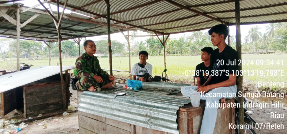 Babinsa Sertu Maihasan Berikan Himbauan Kepada Generasi Muda Agar Hindari Pergaulan Bebas dan Judi Online