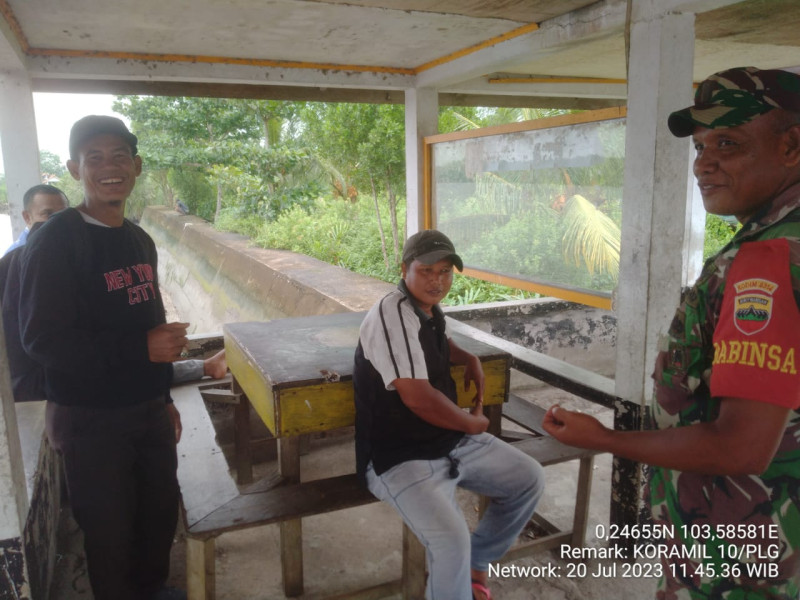 Ciptakan Suasana Kondusif, Babinsa Koramil 10/Pelangiran Himbau Agar Selalu Jaga Kekompakan