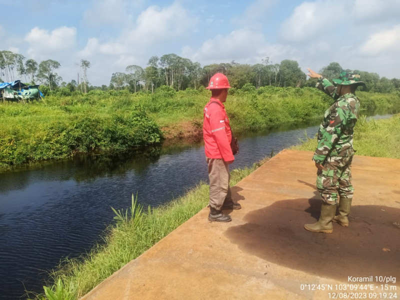 Babinsa Koramil 10/Pelangiran Turun Patroli Rutin Terkait Karlahut