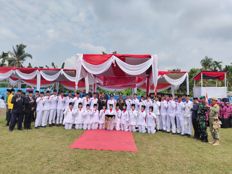 Dalam Rangka Memperingati HUT RI, Danramil 07/Reteh Ikuti Upacara