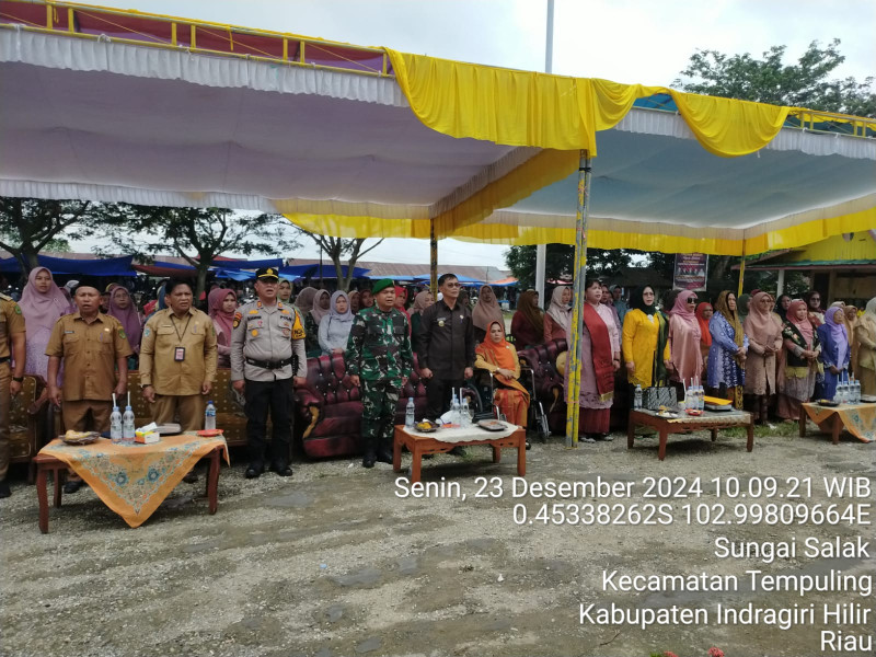 Danramil 03/Tempuling Beserta Anggota Hadiri Puncak Peringatan Hari Ibu Ke-96 Tim Penggerak PKK Kecamatan Tempuling