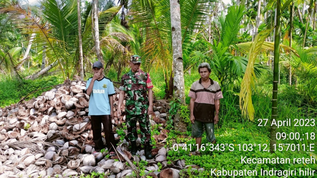 Babinsa Koramil 07/Reteh Rutin Lakukan Patroli Karhutla dan Sosialisasi
