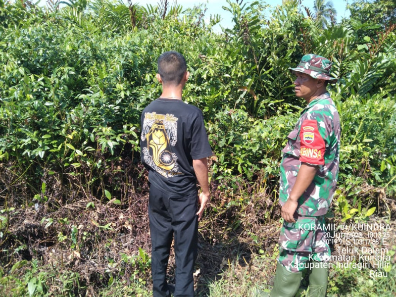 Babinsa Koramil 04/Kuindra Himbau Tetap Harus Waspada Terhadap Karhutla