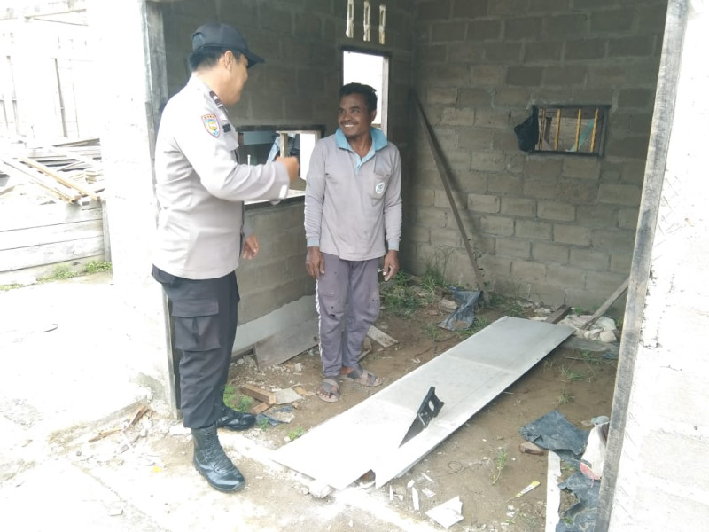 Bhabinkamtibmas Desa Simpang Gaung Aipda Safrizal Zufri Giat Sambang Warga Binaan dan Sampaikan Himbauan Kamtibmas