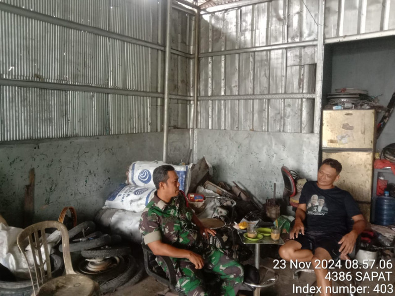 Babinsa Koramil 04/Kuindra Ciptakan Kamtibmas Jelang Pilkada